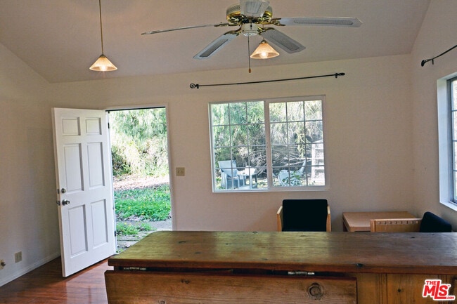 Building Photo - 1675 Happy Trail