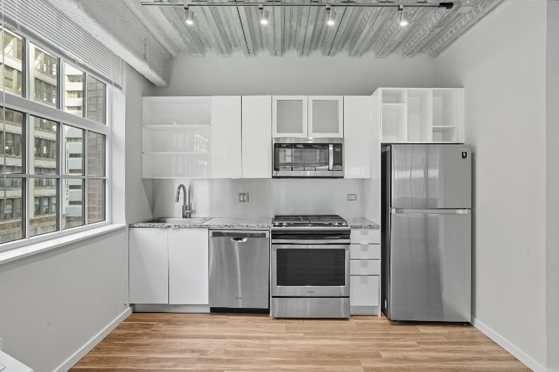 Building Photo - 55 E Lake St