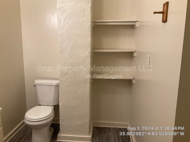 Building Photo - 1206 Forest Ave