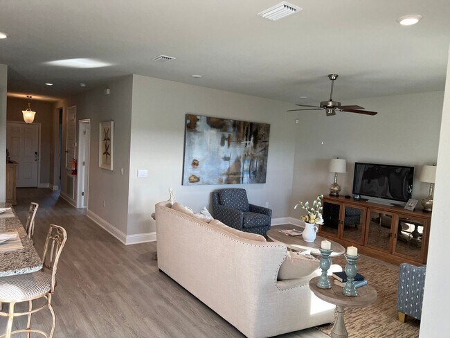 Building Photo - AVAILABLE IN NOVEMBER - Don't miss this op...