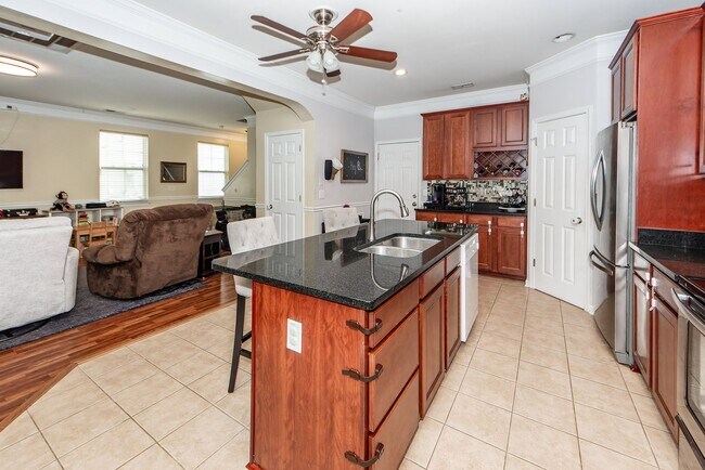 Building Photo - 3 Bedroom 2.5 Bath Single Family Home in S...