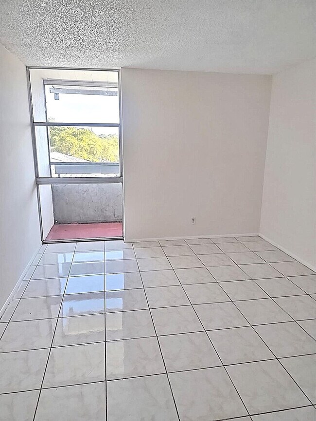 Building Photo - 2017 NW 46th Ave