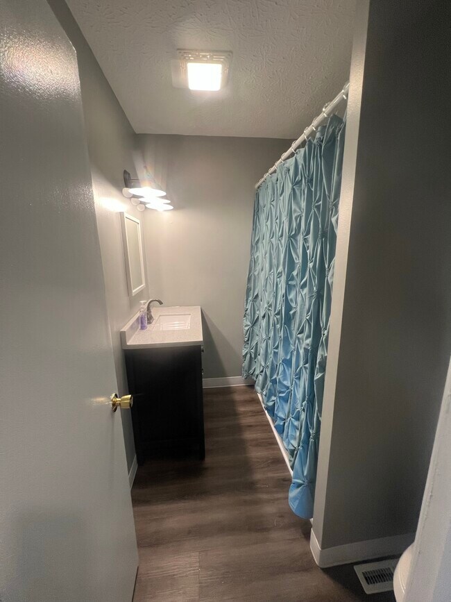 Bathroom - 228 N Yencer St