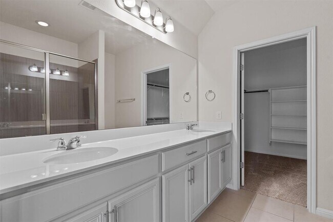 Building Photo - 2304 S Lakeline Blvd