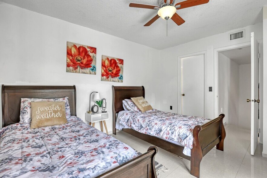 Building Photo - 728 Mill Valley Pl