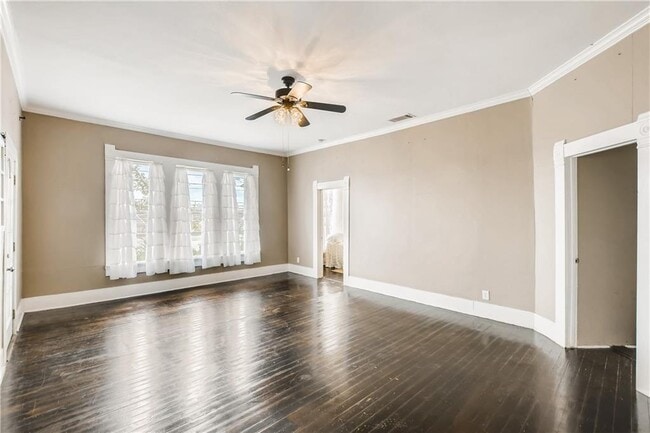 Building Photo - 1319 Davis St