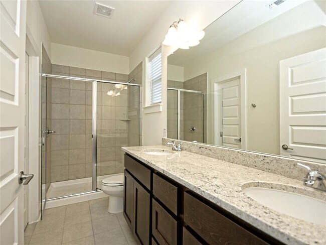 Building Photo - 415 Parkline Dr