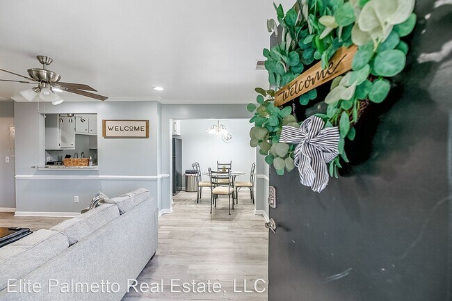 Building Photo - 2 br, 1 bath House - 3930 Azalea Drive Unit D