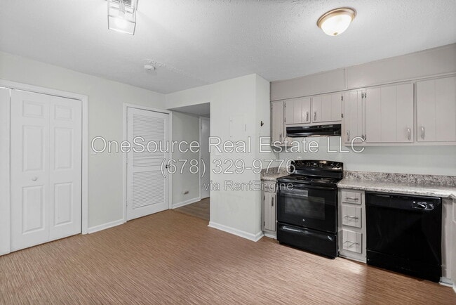 Building Photo - 2961 Lakemont Dr SW