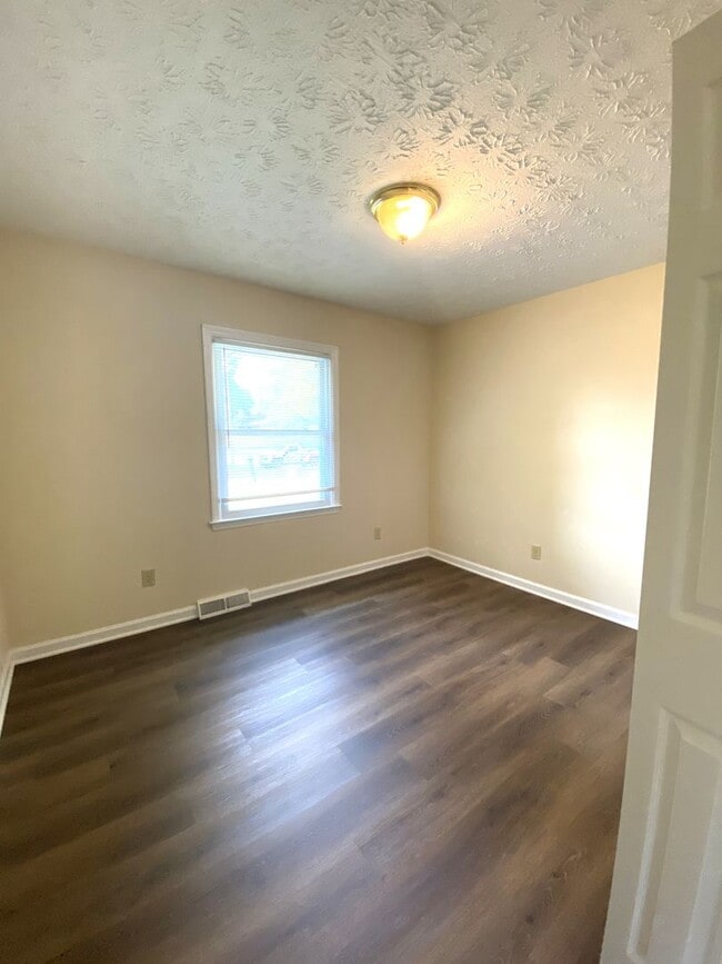Building Photo - 1505 Kelly Cir