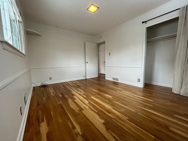 Building Photo - 310 30th St