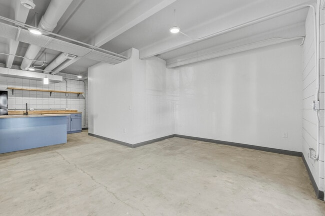 Building Photo - 415 S Weber St