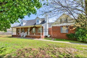 Building Photo - 500 Windy Rd