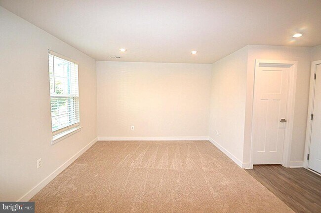 Building Photo - 11328 Willow Green Cir