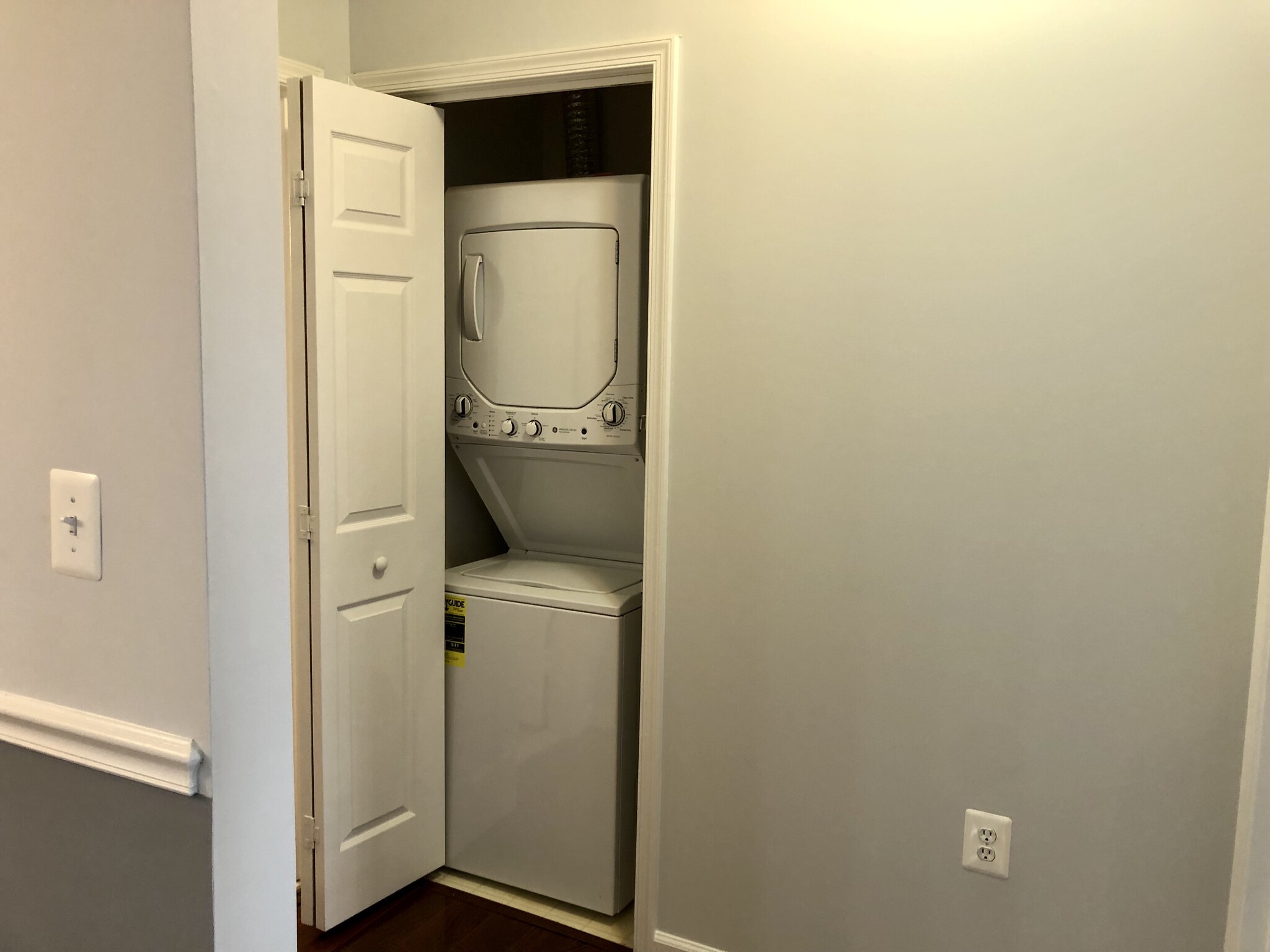 In-Unit Washer/Dyer - 9413 Groffs Mill Dr