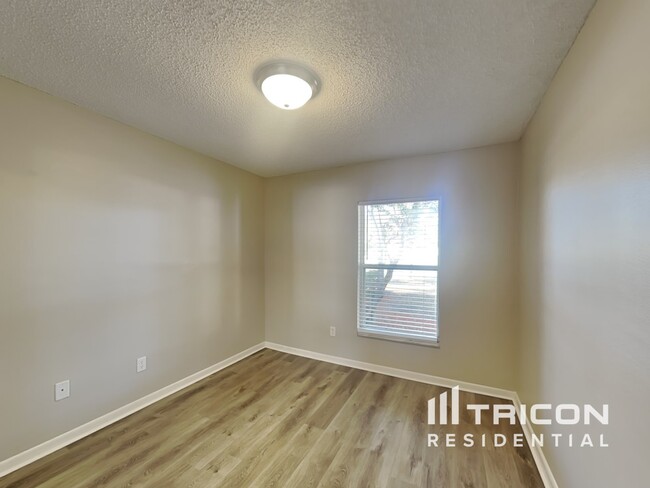 Building Photo - 15905 Eagle River Way