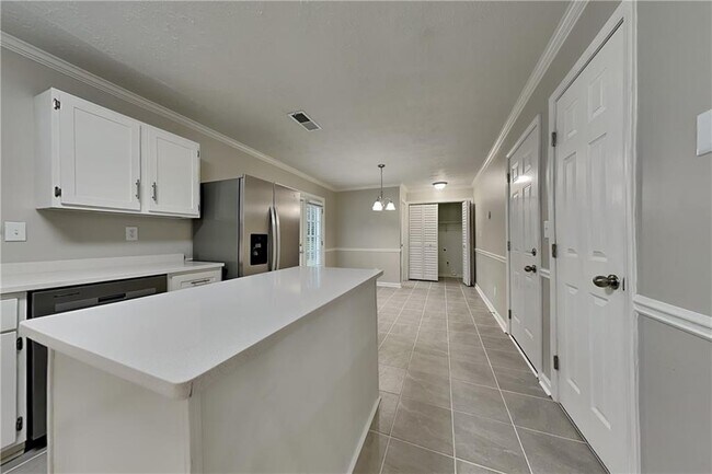 Building Photo - 5652 Longbow Dr