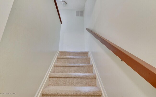 Building Photo - 51 Richmond Ct