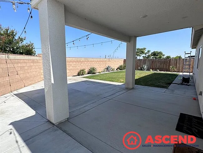 Building Photo - Captivating 3 Bedroom in Southwest Bakersf...