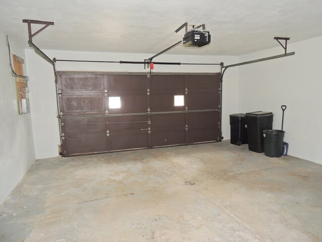 Building Photo - 3 Bed - 1.5 Bath Ranch for Rent in Richmond Heights!