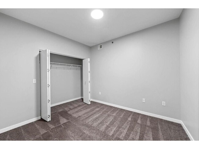 Building Photo - 929 Portland Ave S