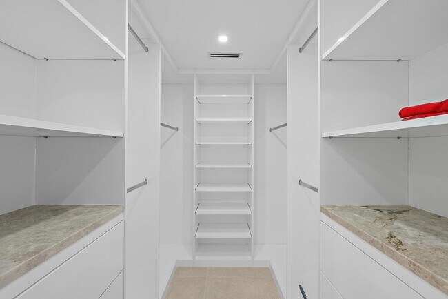 Building Photo - 2600 S Ocean Blvd
