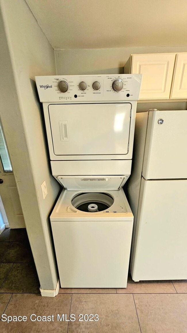 Building Photo - 802 Forrest Ave