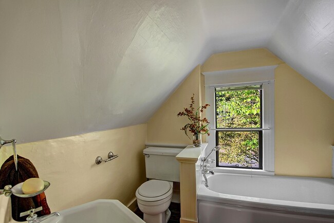 Building Photo - 7360 21st Ave NW