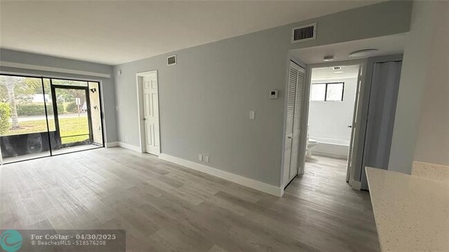 Building Photo - 110 NW 60th Ave