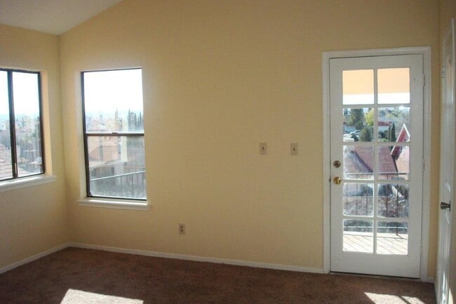 Building Photo - 7401 Lakehurst Rd