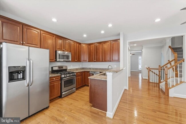 Building Photo - 2425 Huntington Park Dr