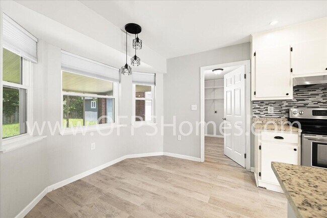 Building Photo - 1112 Coral Dr