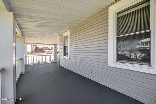 Building Photo - 103 17th Ave