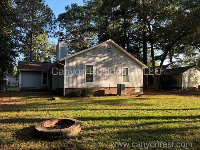 Building Photo - 7104 Old Castle Dr
