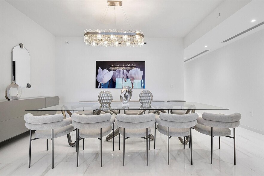 Building Photo - 300 Biscayne Boulevard Way