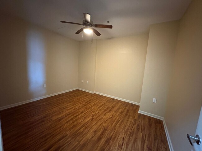 Building Photo - 452 Poplar St
