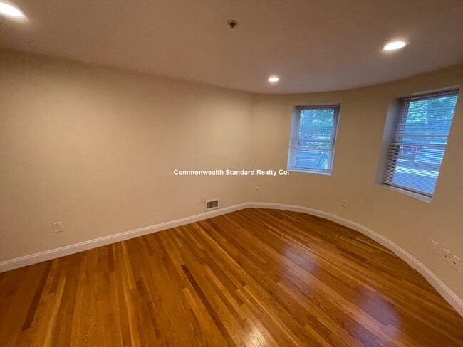 Building Photo - 1801 Beacon St