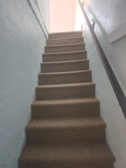 Building Photo - 40 Maple St