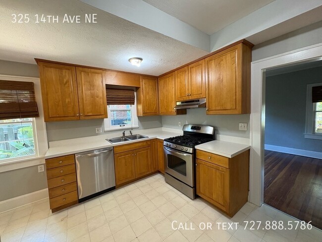 Building Photo - 325 14th Ave NE