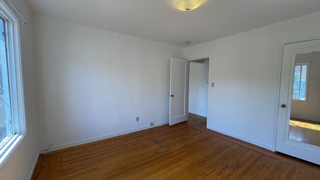 Building Photo - 1910-1910 42nd Ave