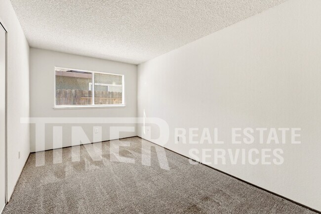 Building Photo - 10237 Country Way