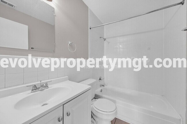 Building Photo - 3434 Pruett Ct
