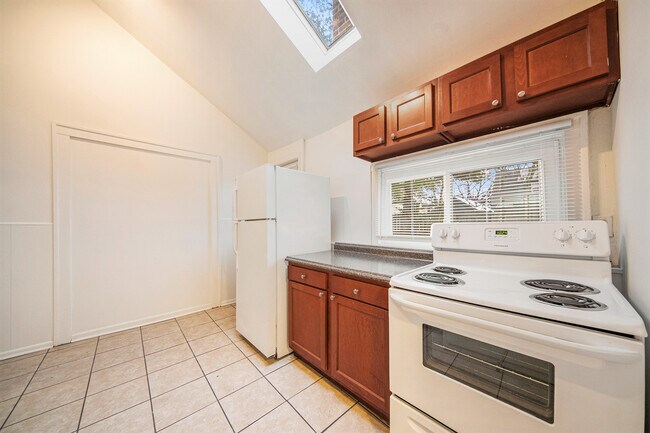 Building Photo - 401 Pauline Blvd