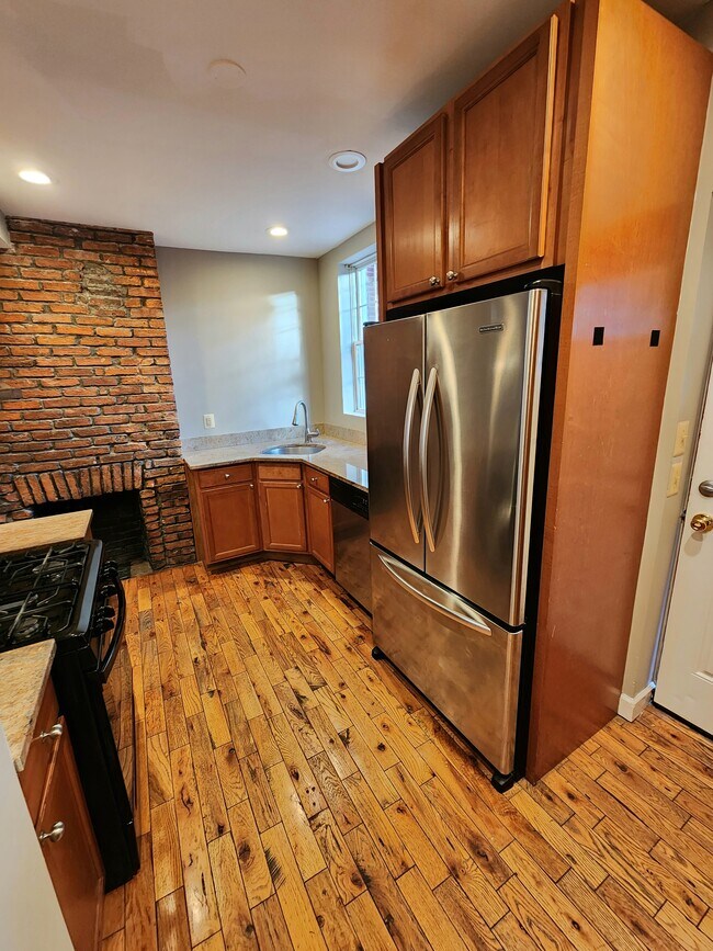 Building Photo - 661 Portland St