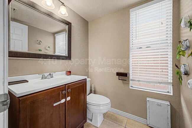 Building Photo - 3236 E Hiddenview Dr