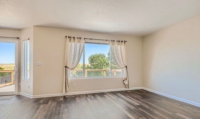 Building Photo - Beautiful Newly Remodeled Home in Roxborough Park