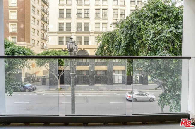 Building Photo - 460 S Spring St