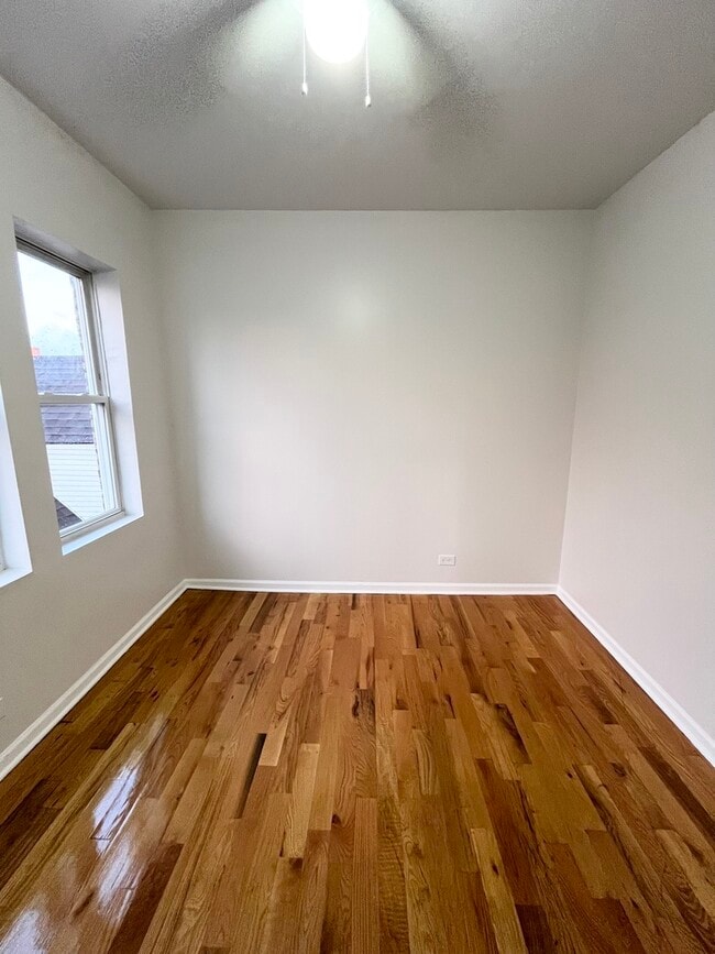 Building Photo - 1530 N Avers Ave
