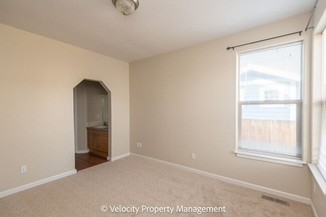 Building Photo - 1530 NW Hickory Pl
