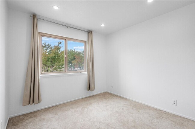 Building Photo - 1141 Verdemar Dr